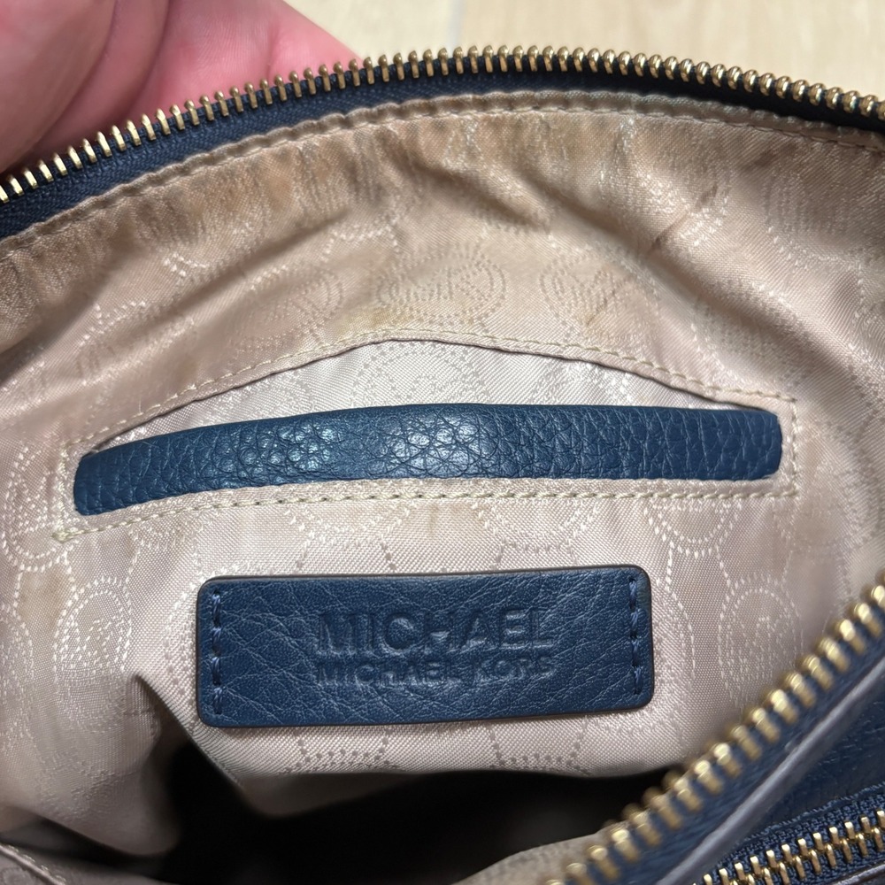 Michael Kors Bedford Navy Blue Pebbled Leather Crossbody Bag Gold Hardware Purse - Picture 3 of 8
